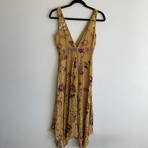 Dynamite Floral Dress - Picture 3 of 11